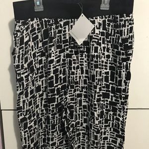 Cropped flowy trousers.